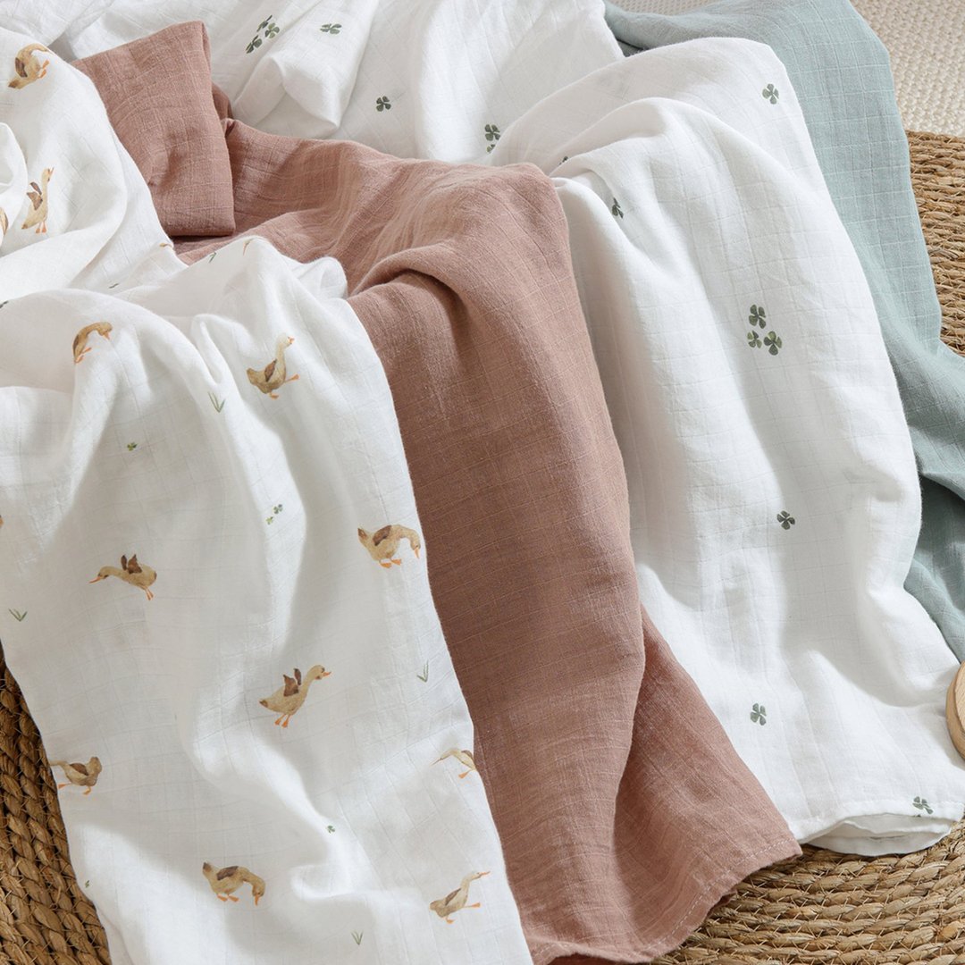 Duck-print muslin in white, terracotta and sage